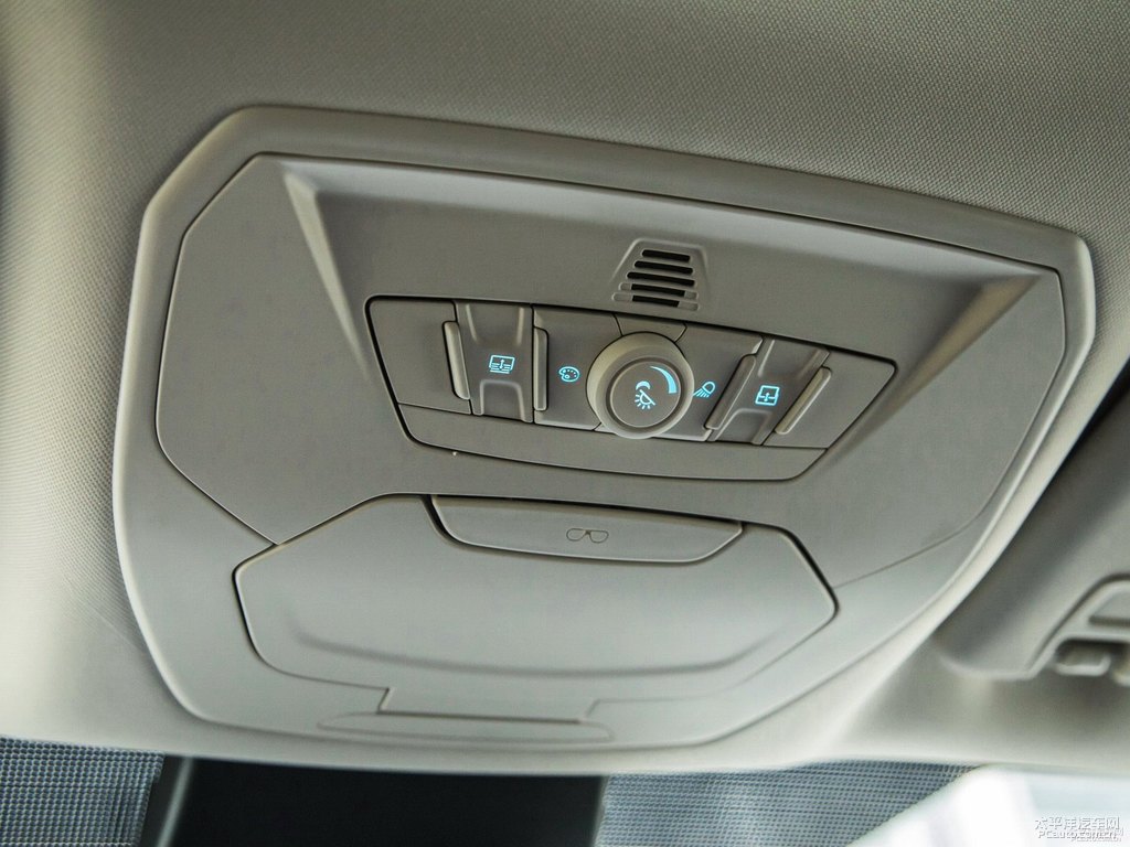 琥珀金翼虎車廂內飾圖片
