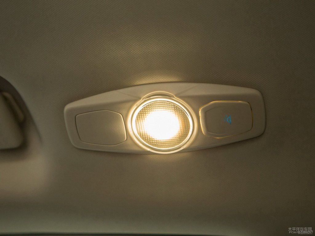 琥珀金翼虎車廂內(nèi)飾圖片