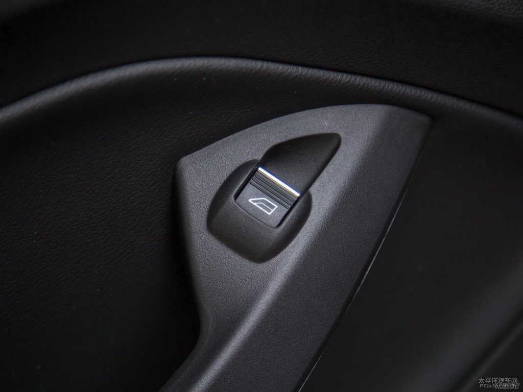 琥珀金翼虎車廂內(nèi)飾圖片