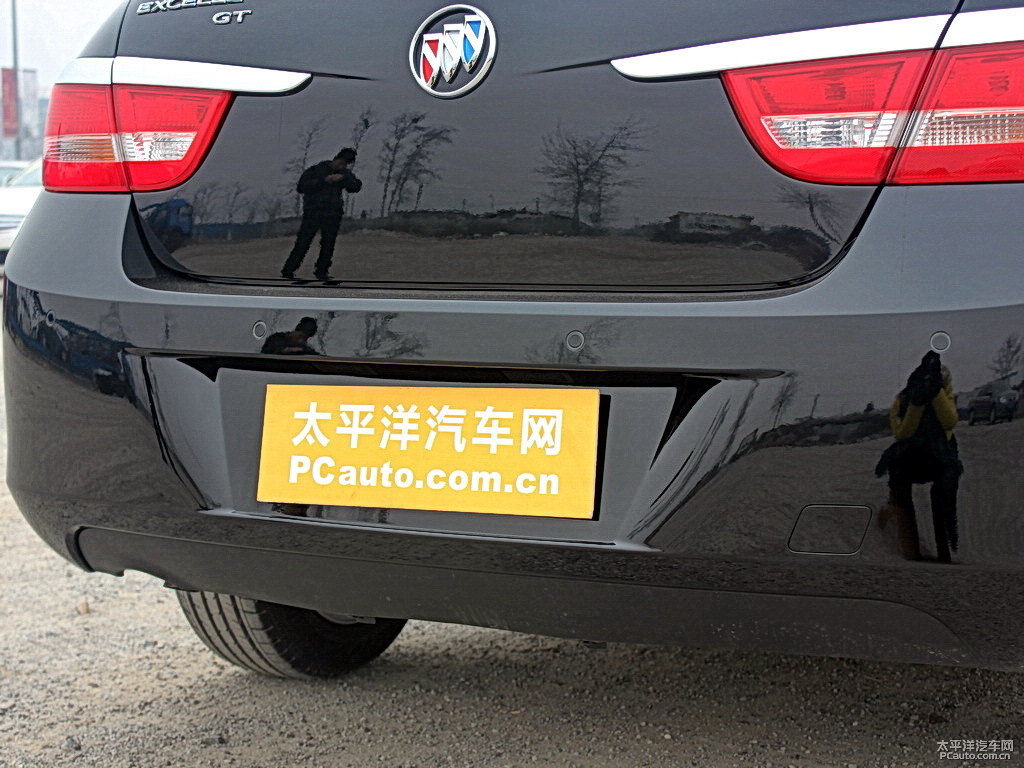 鋼琴黑英朗車尾外觀圖片