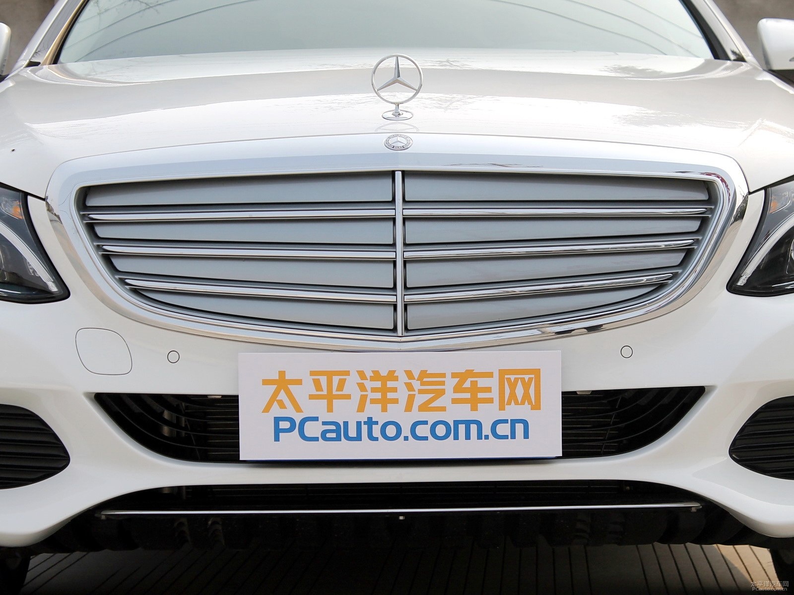 奔馳C級外觀高清大圖