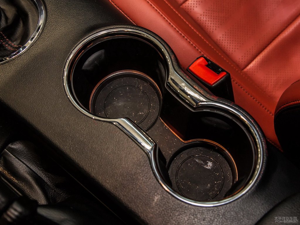 魅影灰福特Mustang儲物空間空間圖片