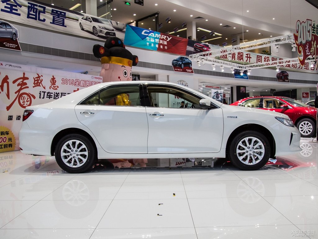 珍珠白凱美瑞整車(chē)外觀外觀圖片
