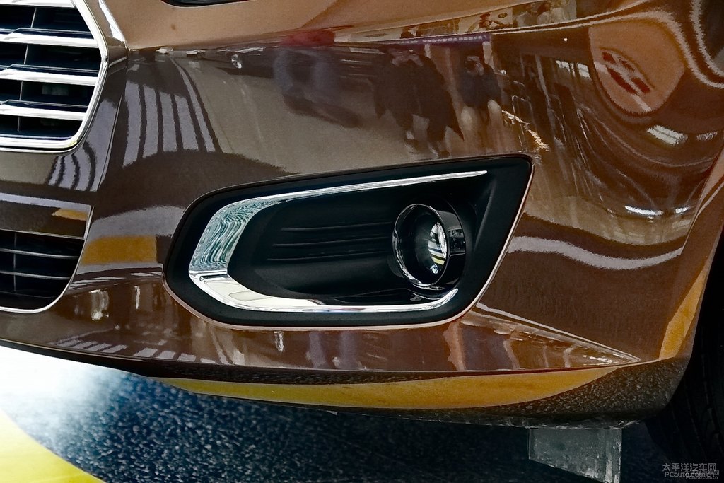 豪情棕福睿斯車頭外觀圖片
