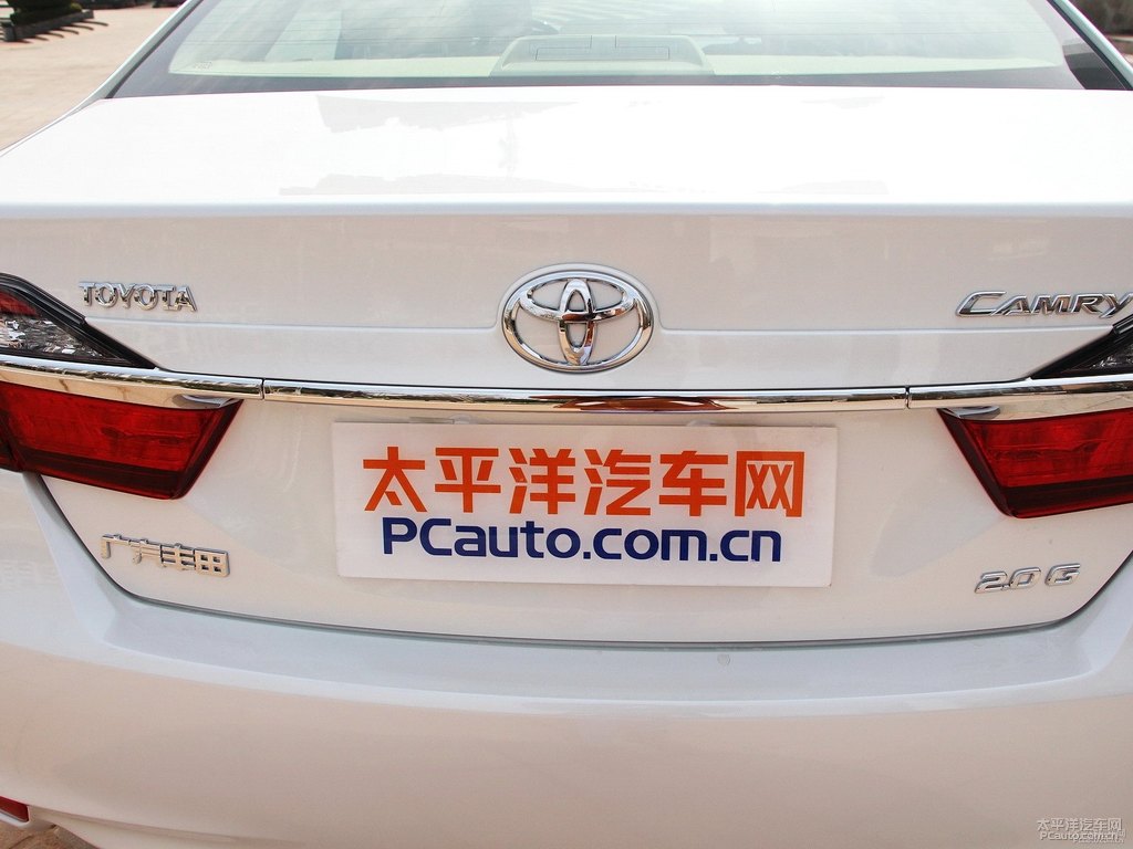 珍珠白凱美瑞車尾外觀圖片