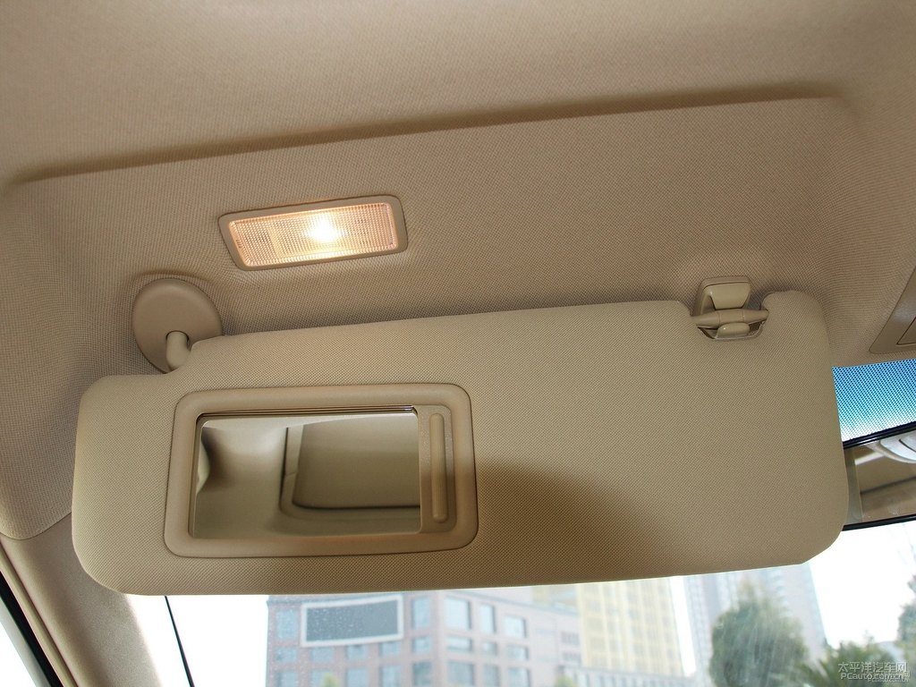 珍珠白凱美瑞車廂內(nèi)飾圖片