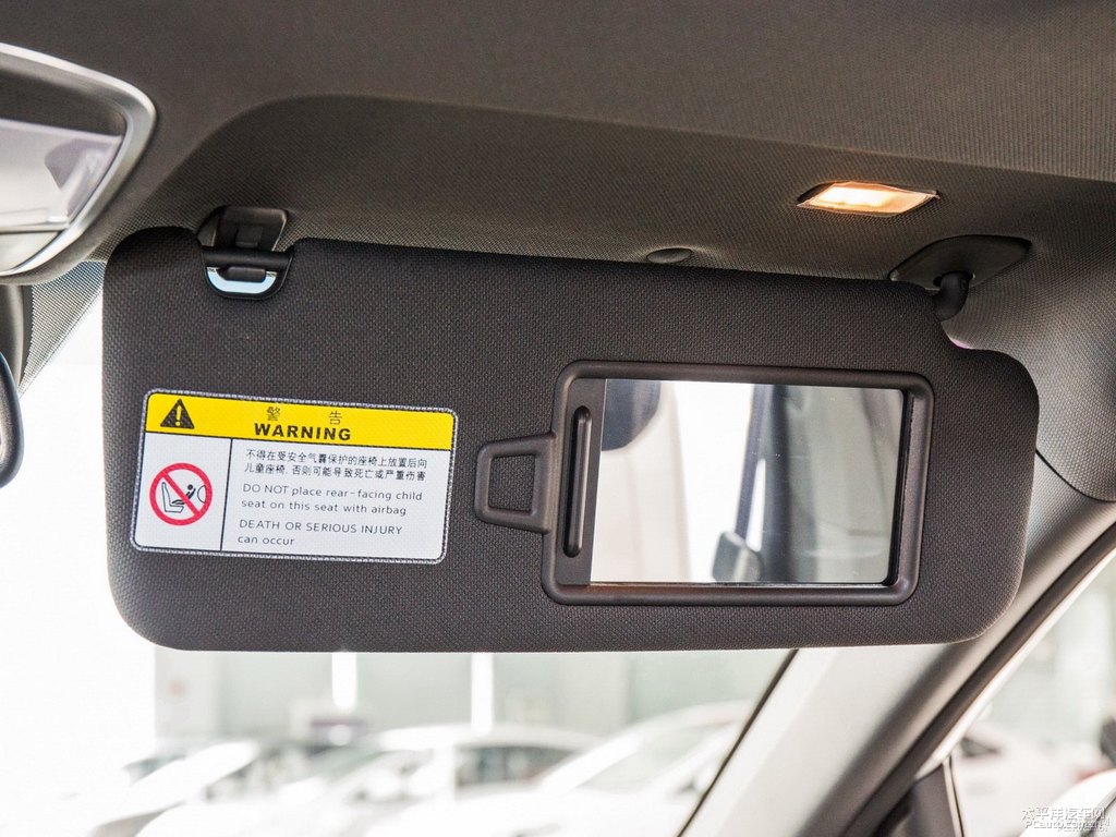 古月銀索納塔車(chē)廂內(nèi)飾圖片