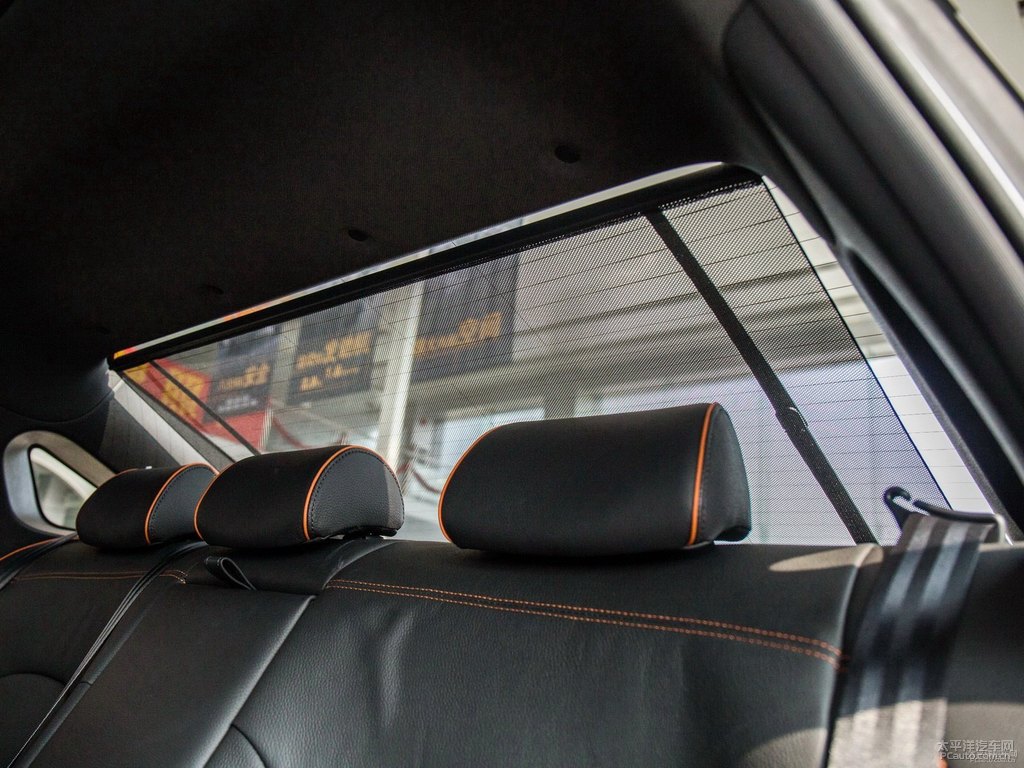 古月銀索納塔車廂內(nèi)飾圖片