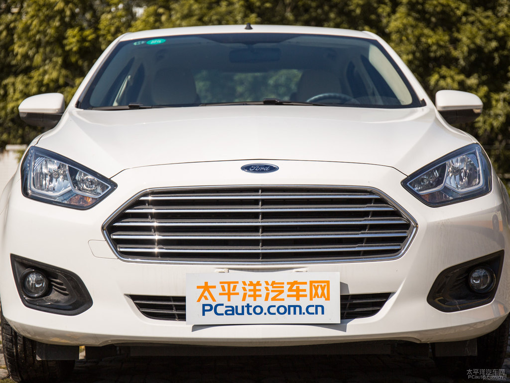 珍珠白福睿斯車頭外觀圖片
