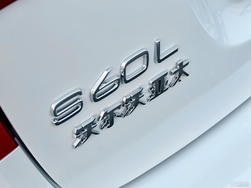 冰雪白沃爾沃S60車尾外觀圖片