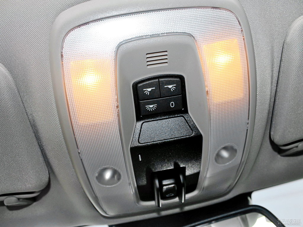 冰雪白沃爾沃S60車廂內(nèi)飾圖片