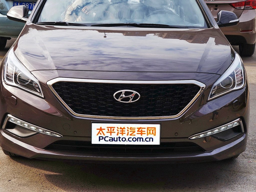 橄欖棕索納塔車頭外觀圖片