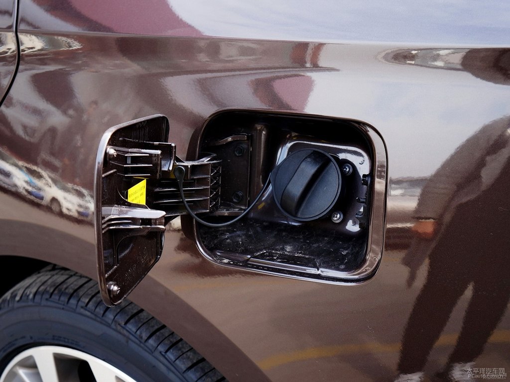 橄欖棕索納塔車身外觀圖片