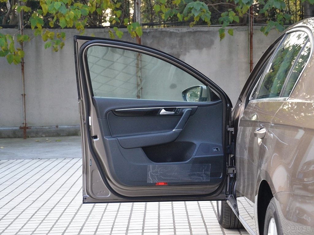 開羅金邁騰車廂內(nèi)飾圖片