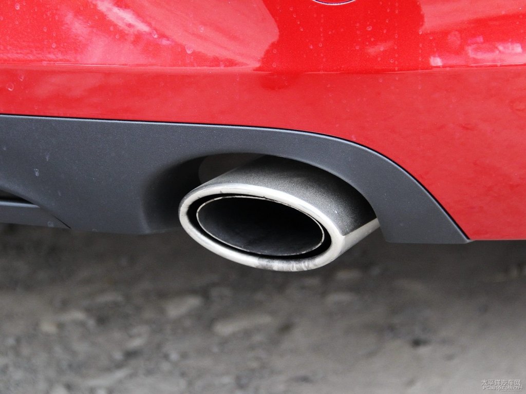霓虹君威車尾外觀圖片