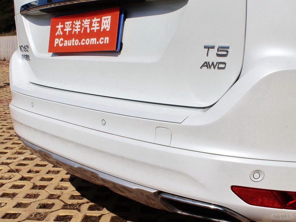 冰雪白沃爾沃XC60車尾外觀圖片