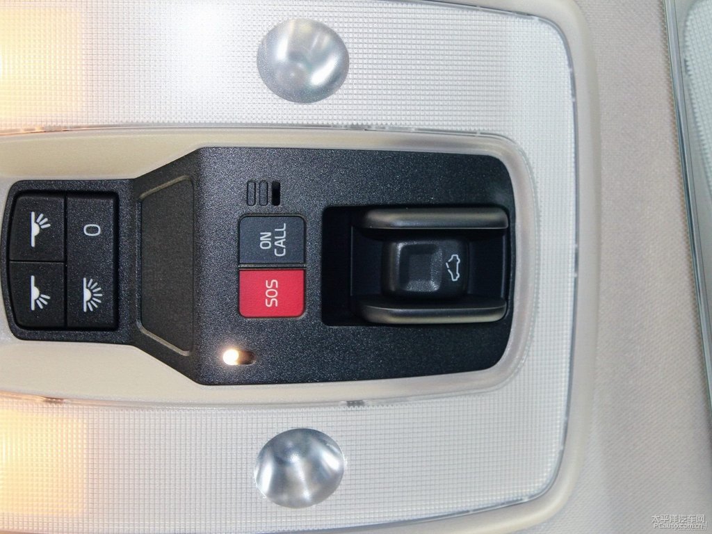 冰雪白沃爾沃XC60車廂內飾圖片