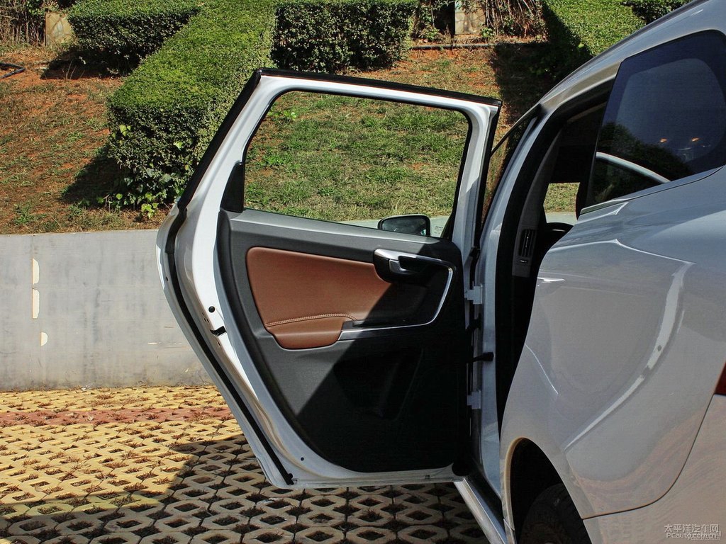 冰雪白沃爾沃XC60車廂內(nèi)飾圖片