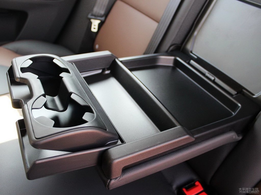 冰雪白沃爾沃XC60儲物空間空間圖片