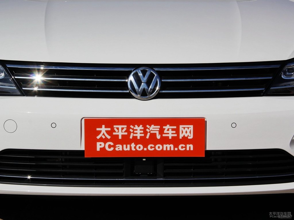 凜冽白凌渡車頭外觀圖片