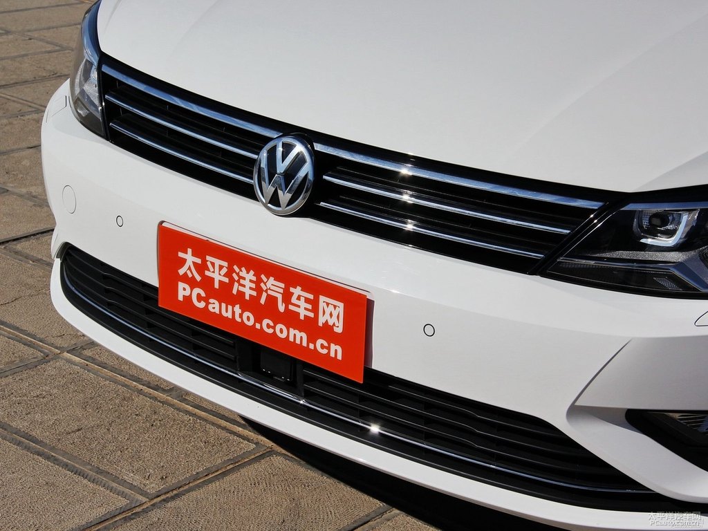 凜冽白凌渡車頭外觀圖片