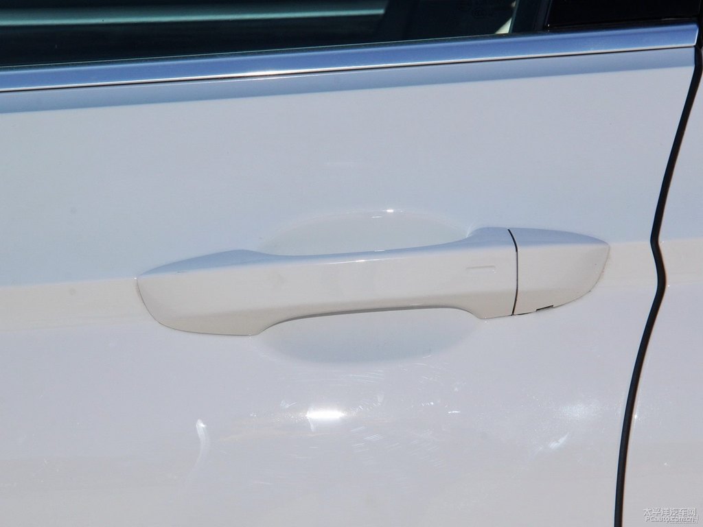 凜冽白凌渡車身外觀圖片