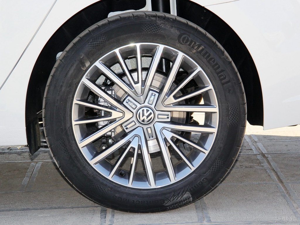 凜冽白凌渡車身外觀圖片