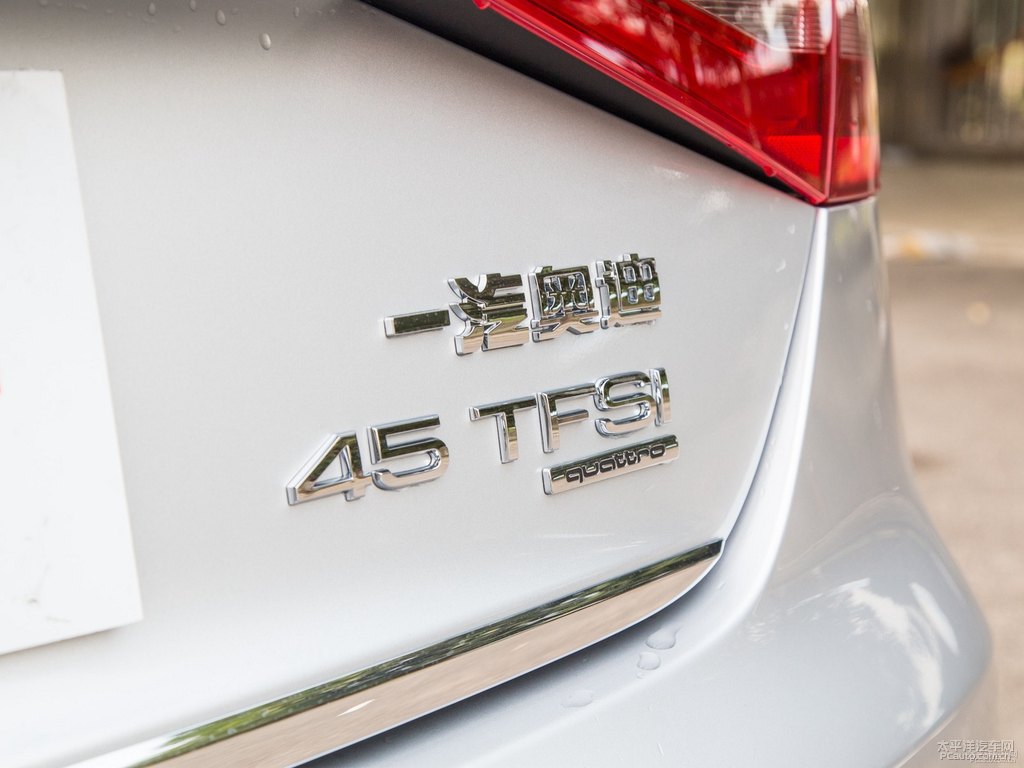 水晶銀奧迪A4L車尾外觀圖片