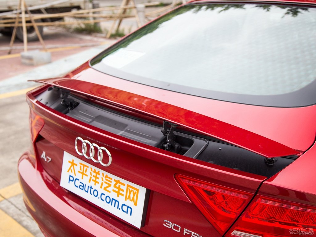石榴紅奧迪A7車尾外觀圖片