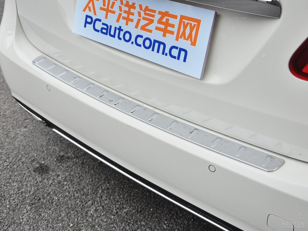 卷云白奔馳B級(jí)車身外觀圖片