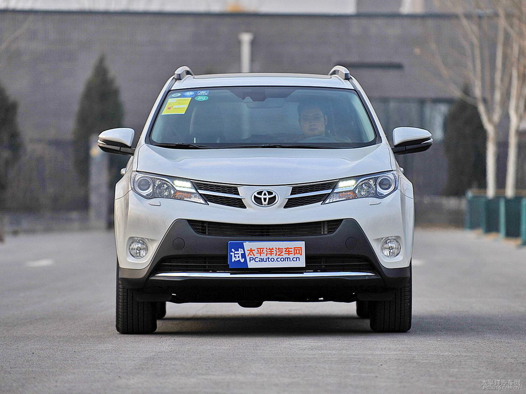 超級(jí)白R(shí)AV4榮放整車外觀外觀圖片