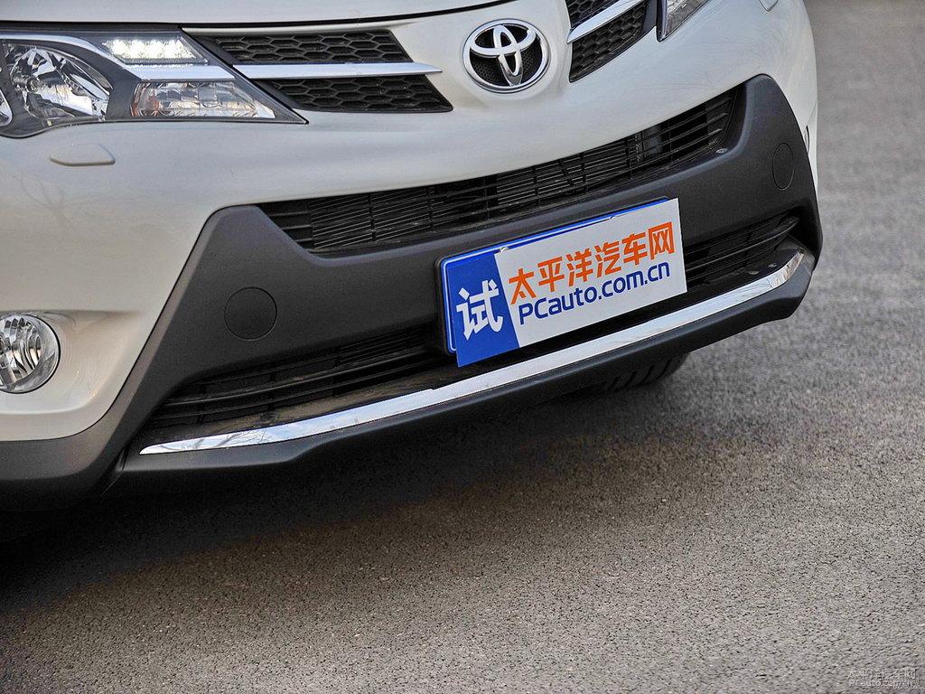 超級白RAV4榮放車頭外觀圖片