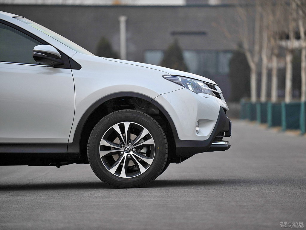 超級白RAV4榮放車身外觀圖片