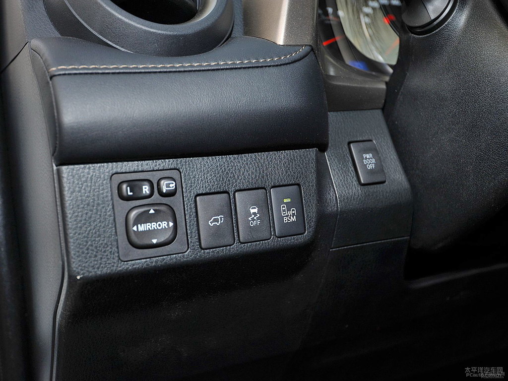 超級白RAV4榮放中控內(nèi)飾圖片