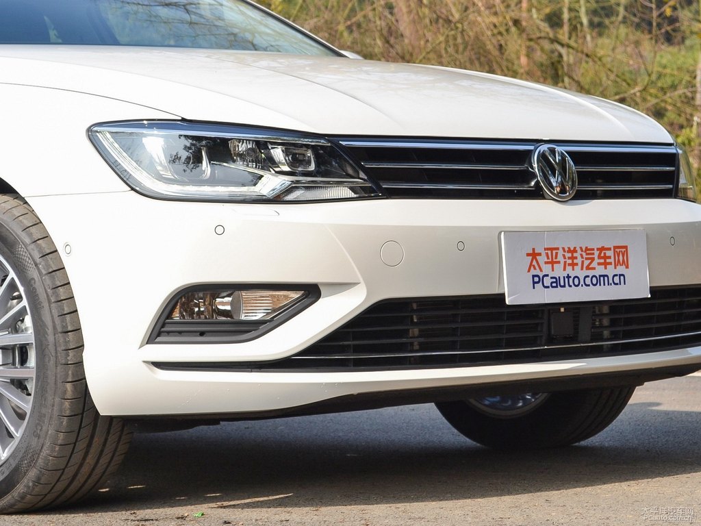 凜冽白凌渡車頭外觀圖片