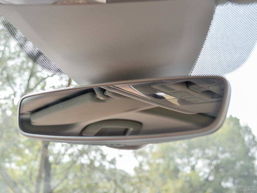 凜冽白凌渡車廂內(nèi)飾圖片