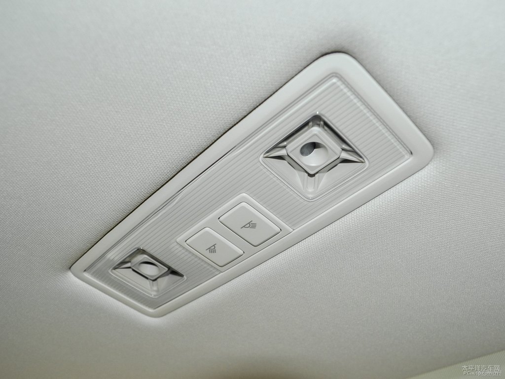 凜冽白凌渡車(chē)廂內(nèi)飾圖片