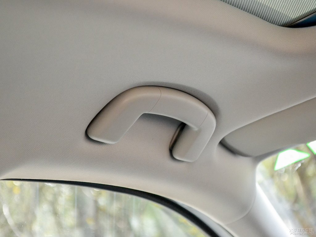凜冽白凌渡車廂內(nèi)飾圖片
