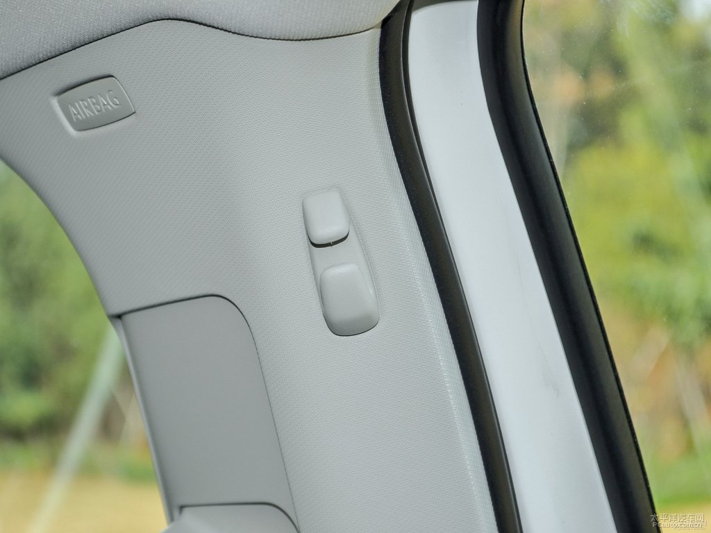凜冽白凌渡車廂內(nèi)飾圖片