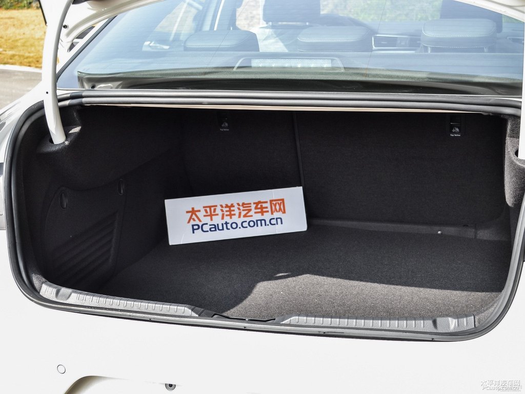 凜冽白凌渡后備廂空間圖片