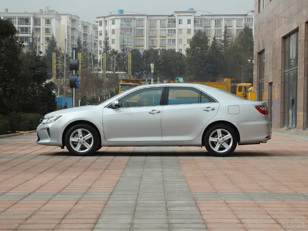 水晶銀凱美瑞整車(chē)外觀外觀圖片