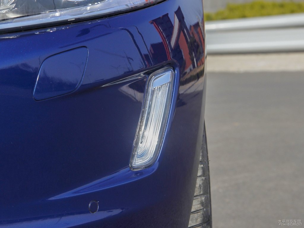 海洋藍沃爾沃XC60車頭外觀圖片
