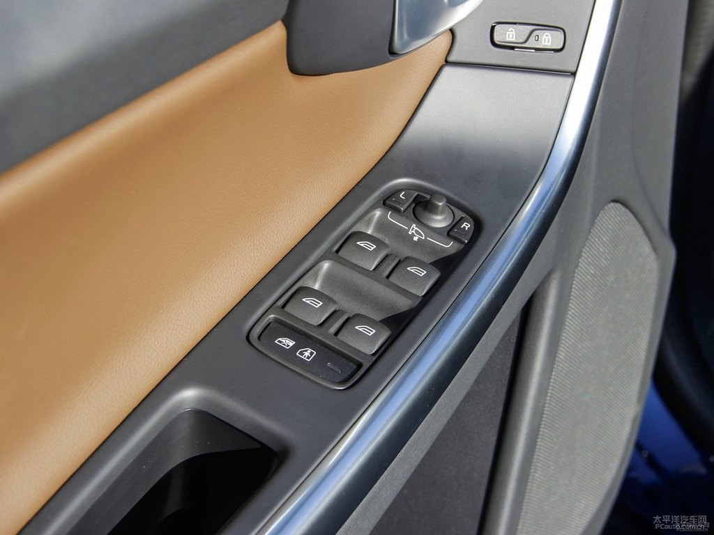海洋藍(lán)沃爾沃XC60車廂內(nèi)飾圖片