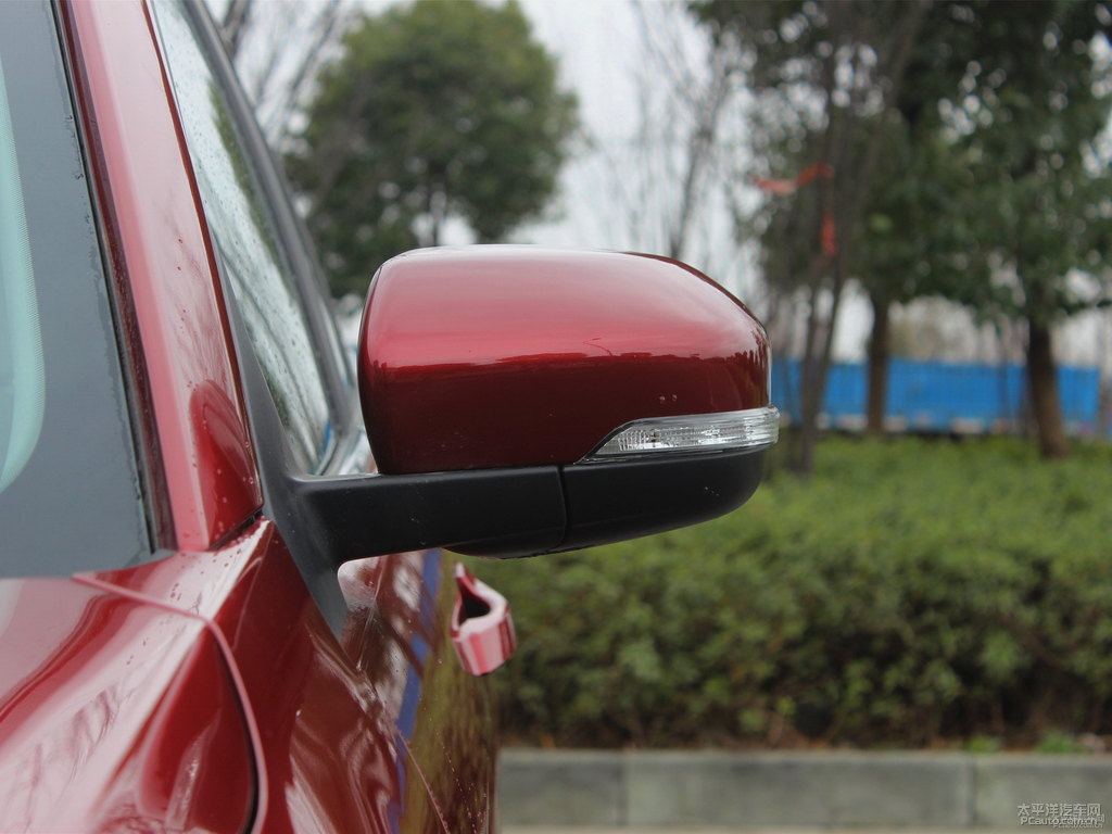 閃光彌紅長(zhǎng)安CS75車身外觀圖片