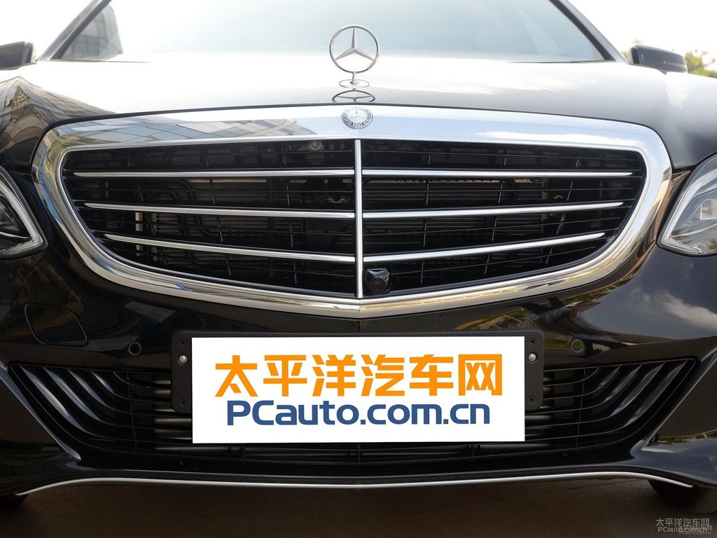 曜巖黑奔馳E級(jí)車頭外觀圖片
