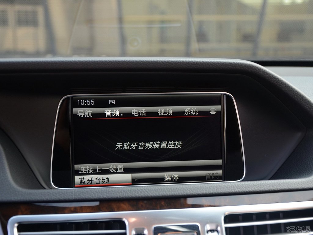 曜巖黑奔馳E級中控內飾圖片