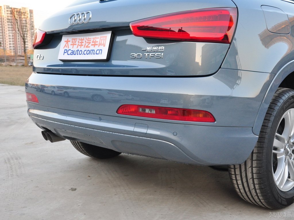 星球藍奧迪Q3車尾外觀圖片