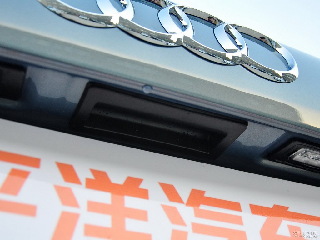 星球藍(lán)奧迪Q3車尾外觀圖片