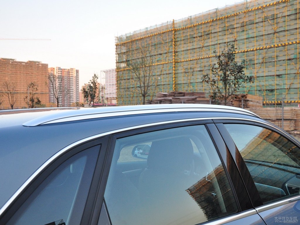 星球藍奧迪Q3車身外觀圖片