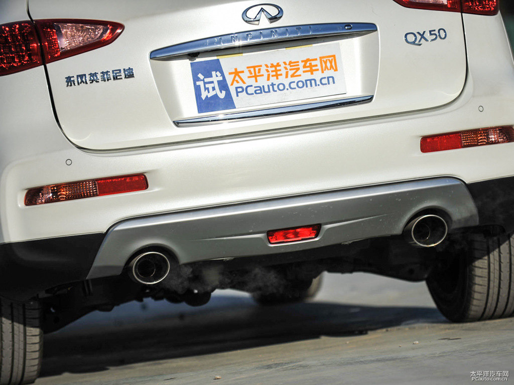 瑩貝白英菲尼迪QX50車尾外觀圖片